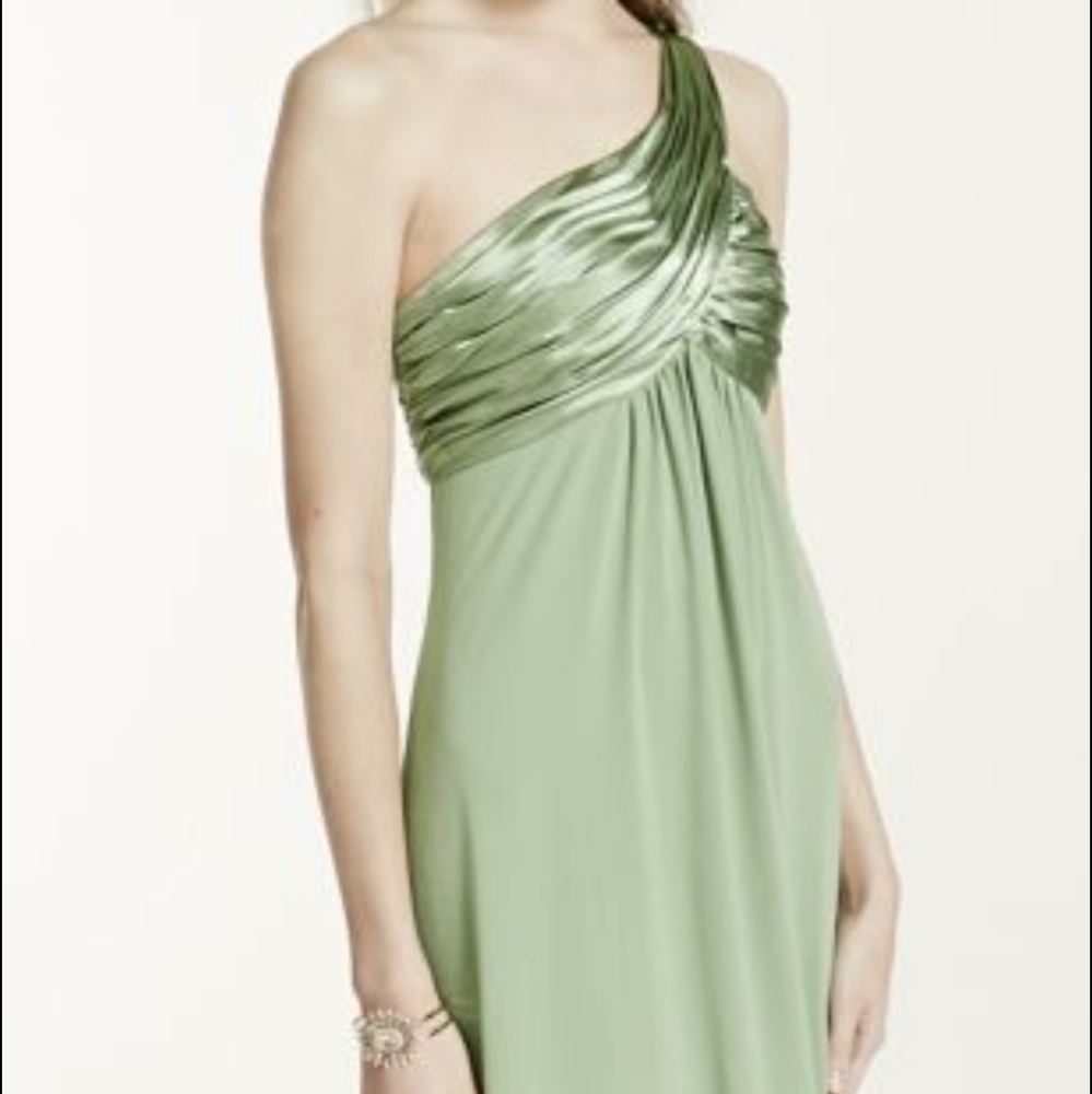 DAVIDS BRIDAL BRIDESMAID DRESS SIZE 4